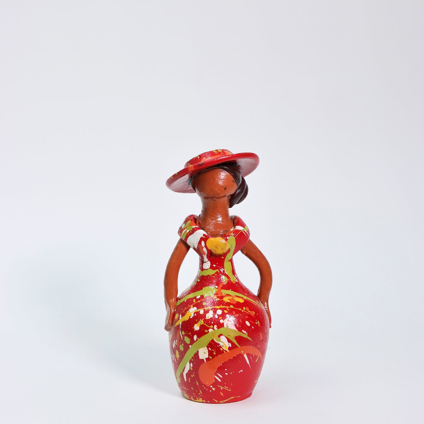 Muñeca comparona con sombrero