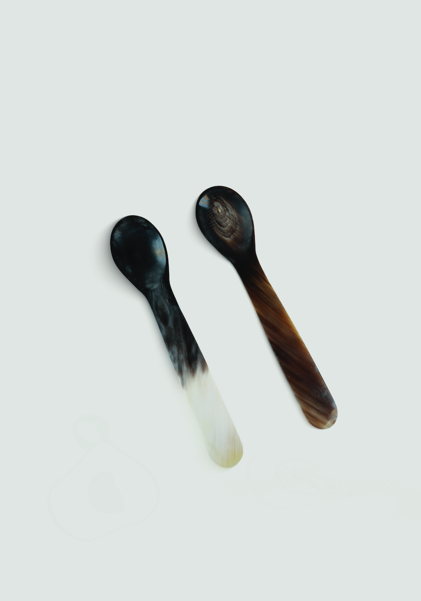 Cucharas en cuerno de vaca
