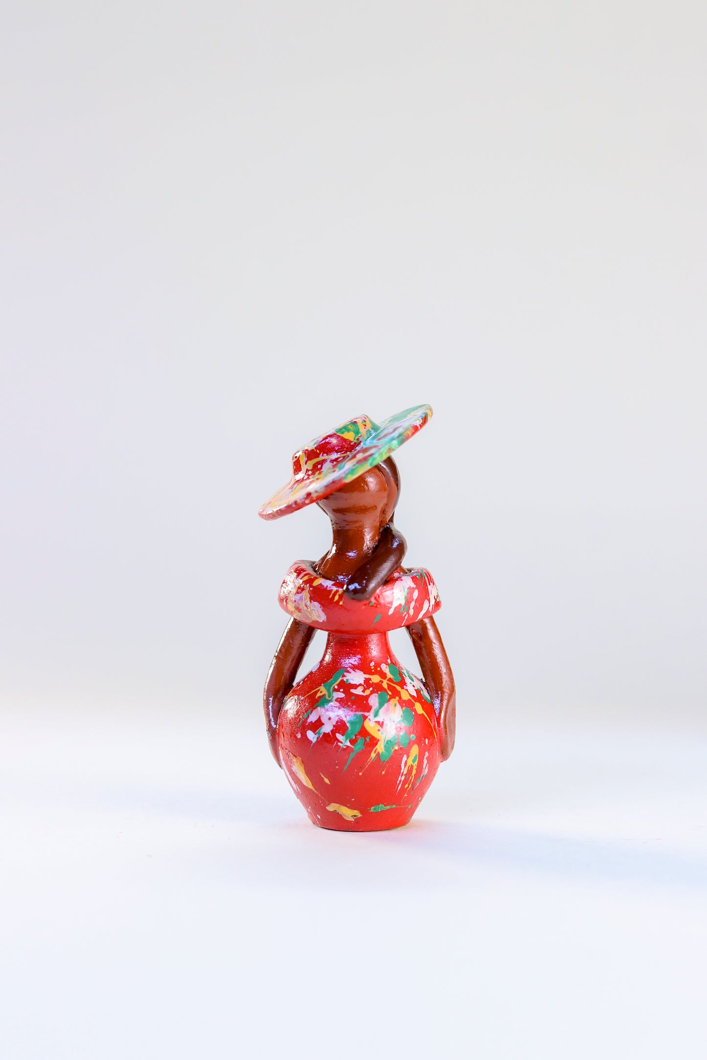 Muñeca comparona con sombrero