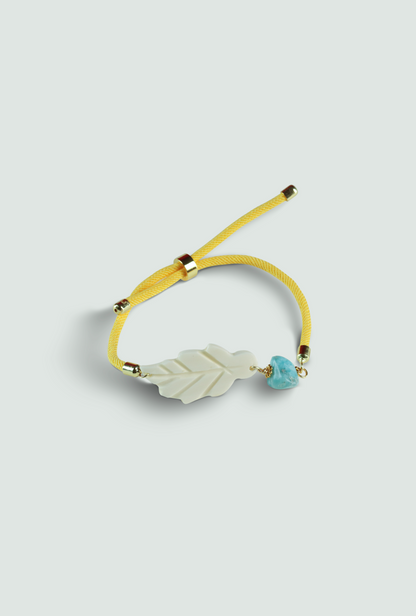 Pulseritas coloridas con hueso y larimar