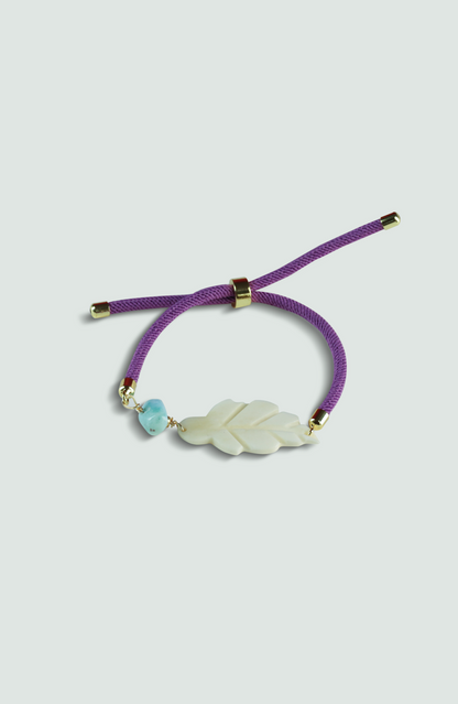Pulseritas coloridas con hueso y larimar